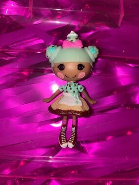 Lalaloopsy minis Scoops Waffle Cone doll